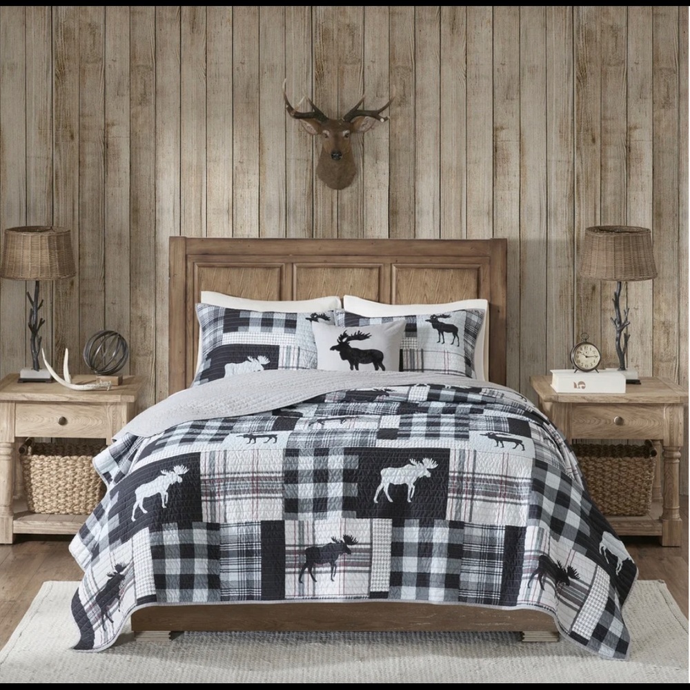 Queen size, woolrich quilt.
